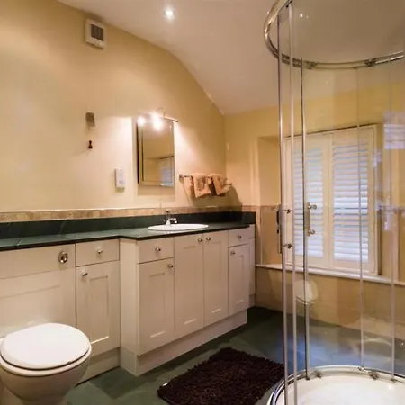 Dove Holme Apartment *